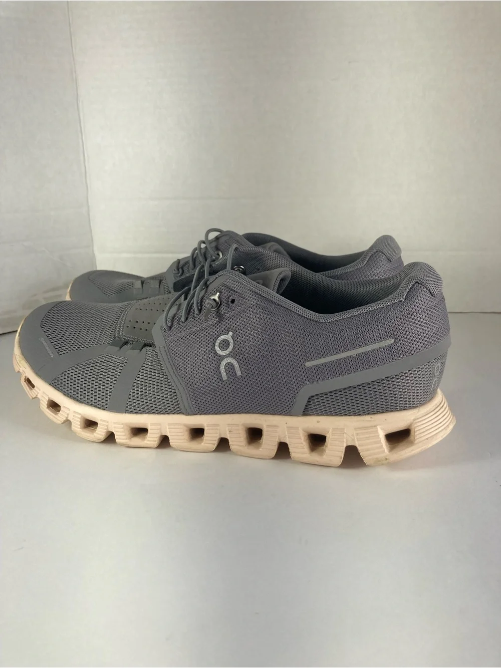 ON Cloud 5 Zinc Shell Womens 10 Gray Athletic Shoes Lightweight Breathable